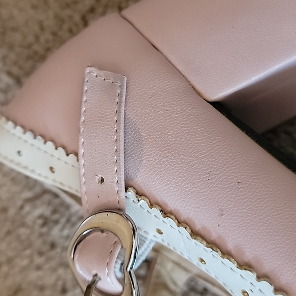 Pink & white strap shoes - Picture 10 of 11